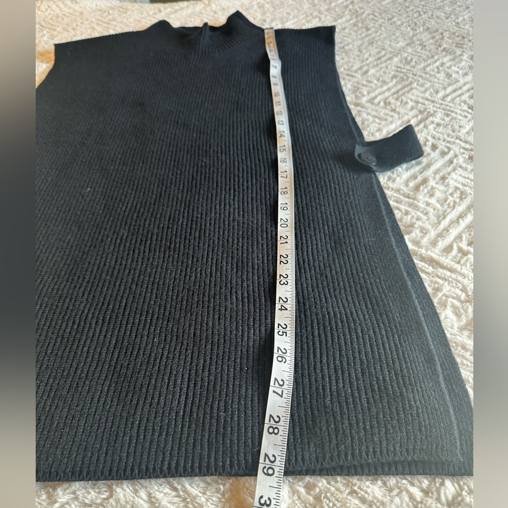 Women’s Banana Republic Black Sleeveless Sweater size M/L - Picture 3 of 9